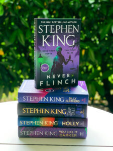 la joie des livres - never flinch - Stephen kin - whsmith purple